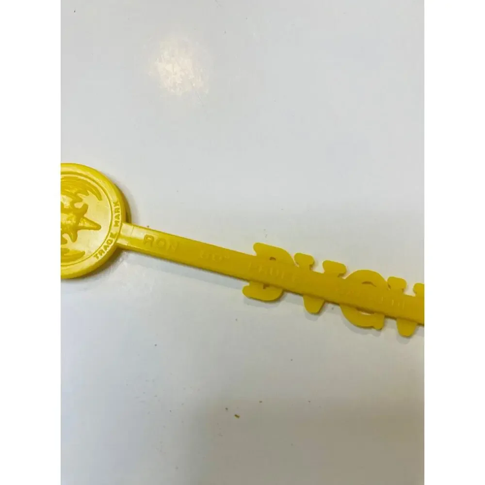 Lot of 8 Vintage Bacardi Yellow Plastic Swizzle Cocktail Sticks Stirrers 6.25